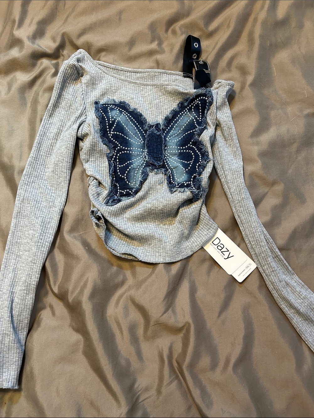 Dazy Women's Gray Ribbed Long-Sleeve Top with Denim Butterfly